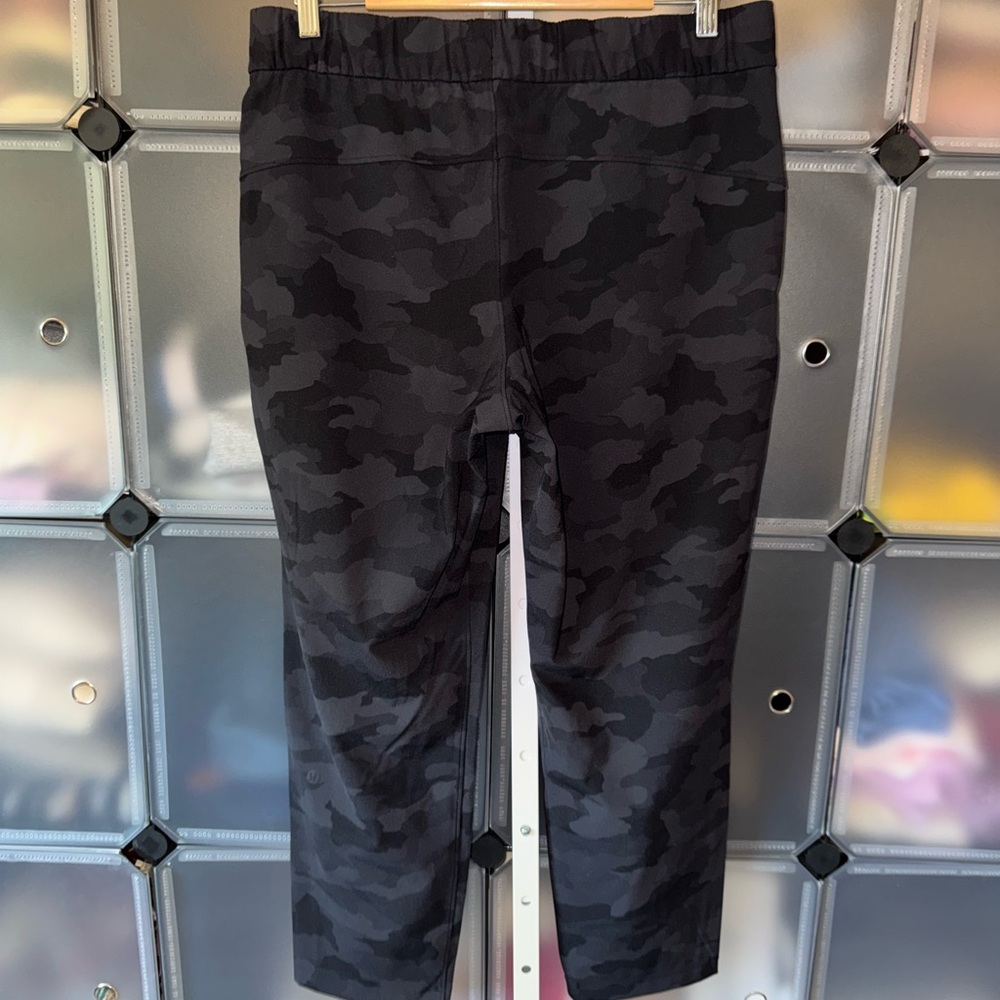 Lululemon On the Fly Pant 7/8 in Incognito Camouflage Multi Grey Size 10 - Picture 10 of 14